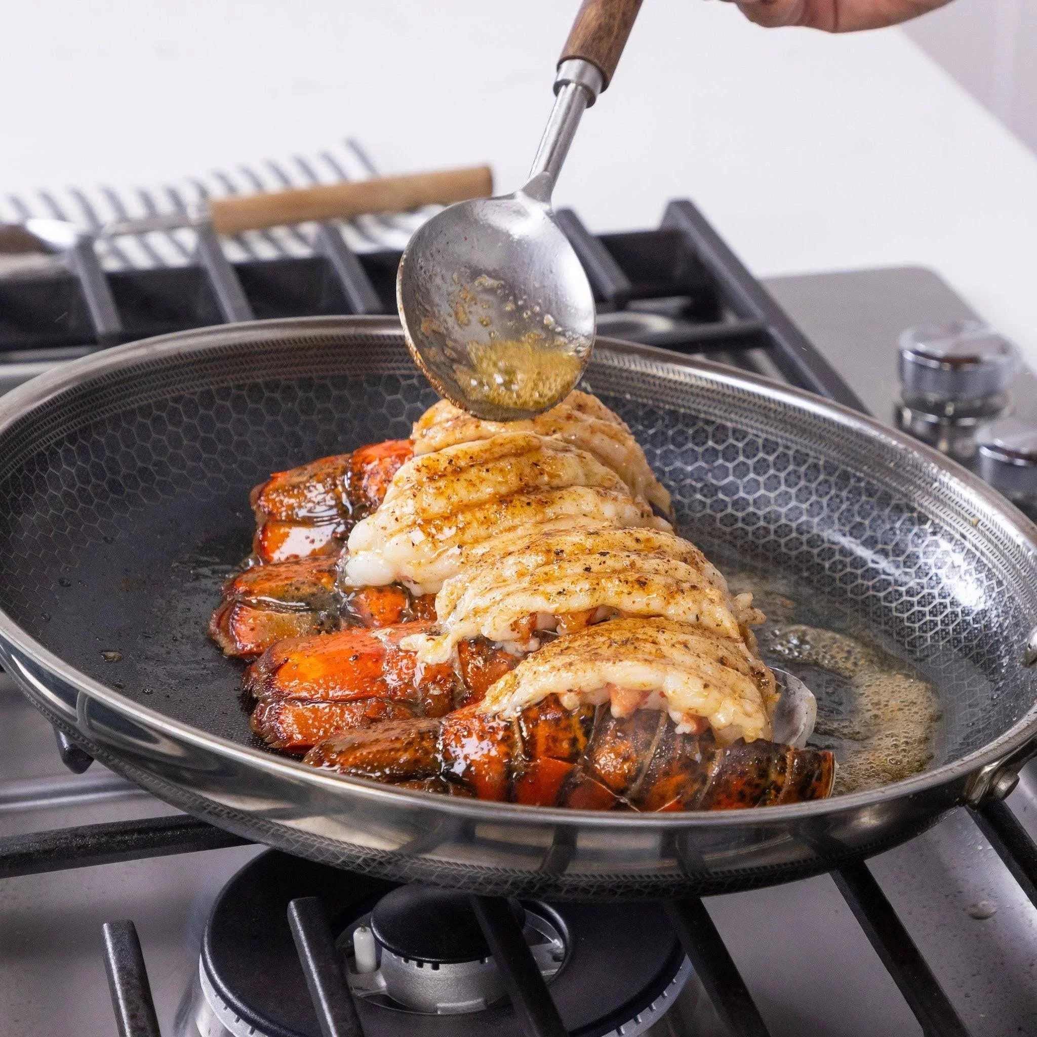 HexClad Hybrid Stainless Steel Cookware Pan Set, 6 Piece, 8 inch, 10 inch, 12 inch, Glass Lids, Black - Image 7
