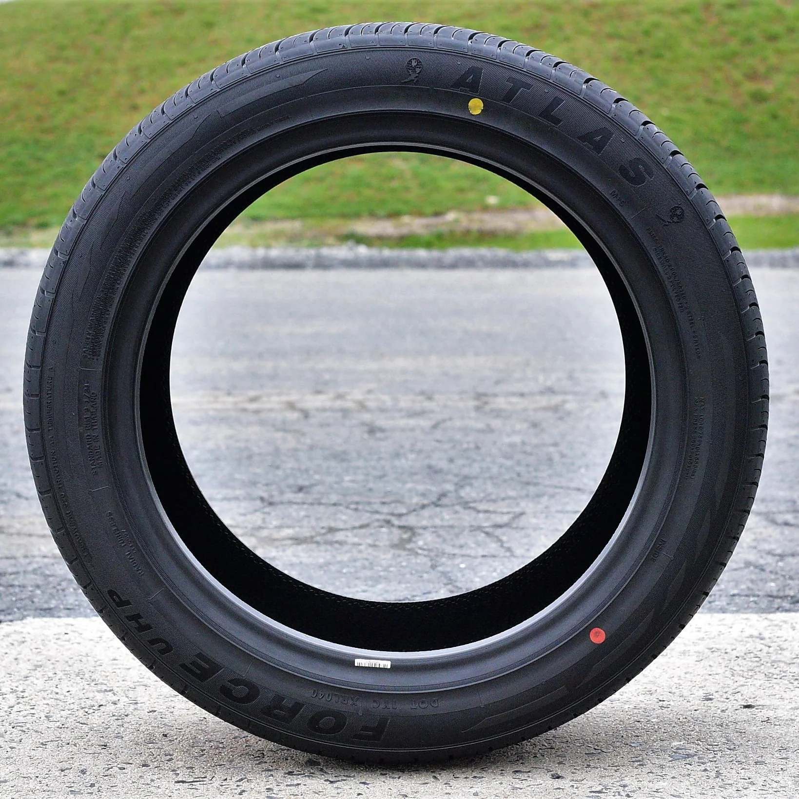 A pair of 2 (2) 255/40R20 101W XL A/S performance tires - Image 4