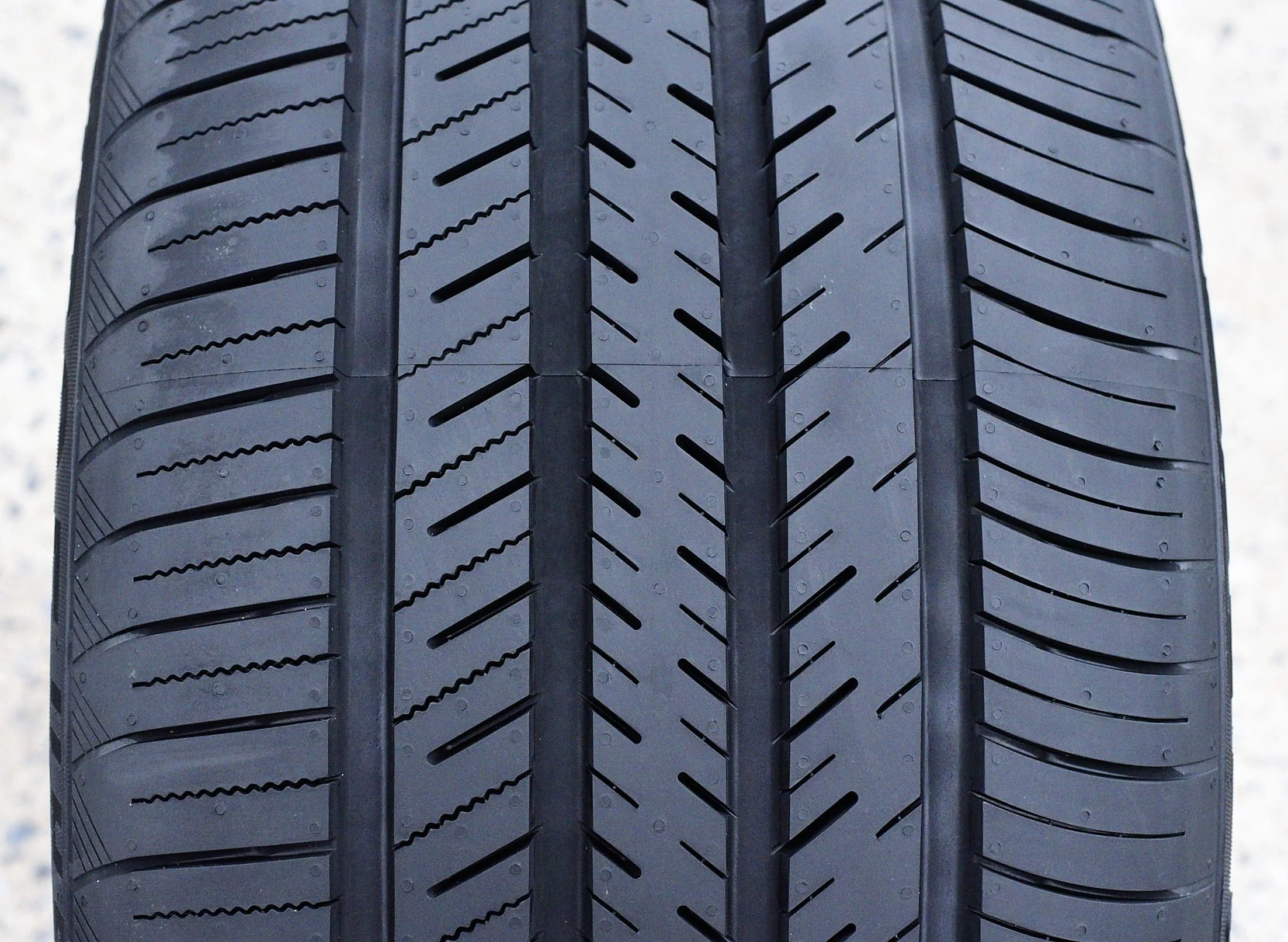 A pair of 2 (2) 255/40R20 101W XL A/S performance tires - Image 11
