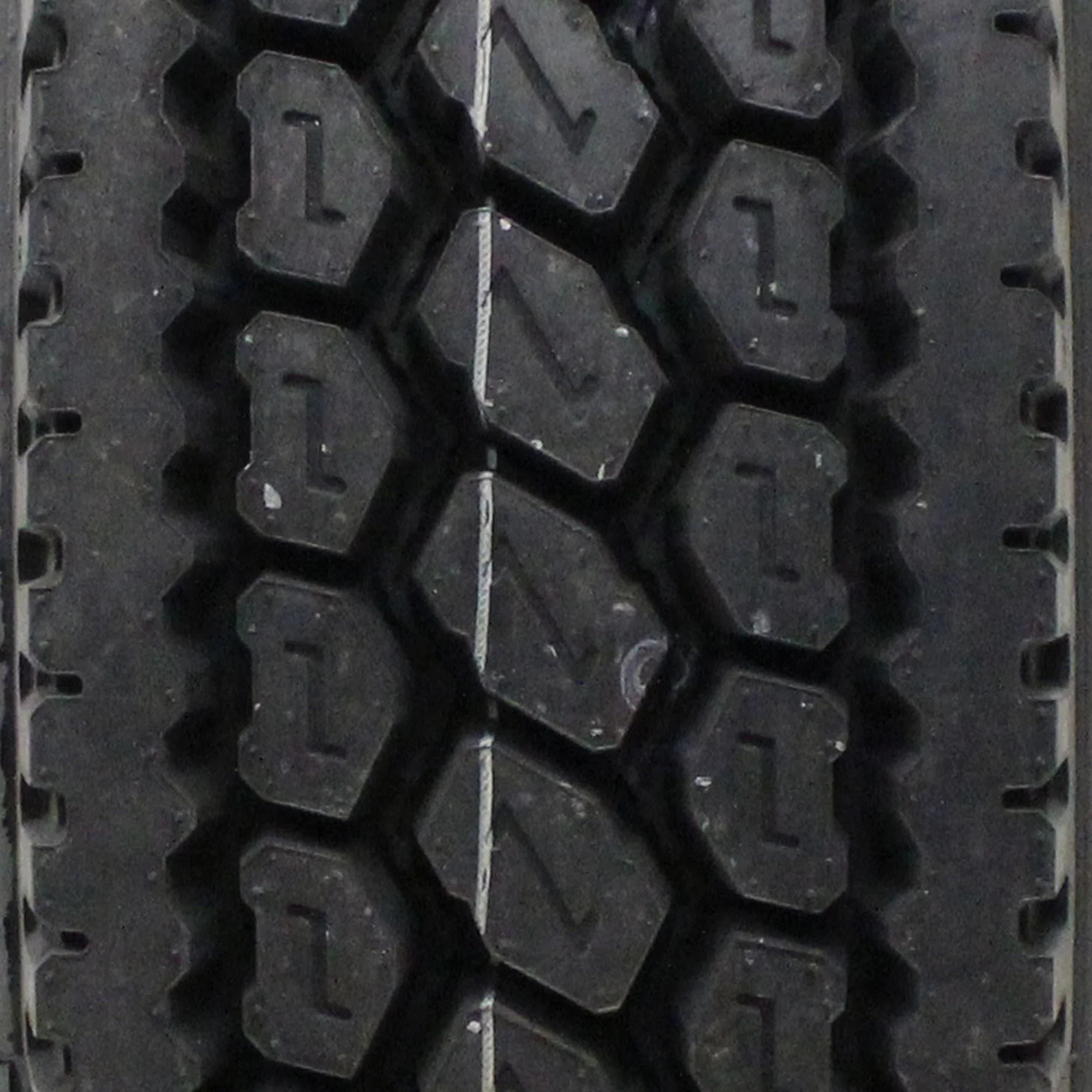 Double Coin RLB400 11R22.5 144/142J G Commercial Tire - Image 4