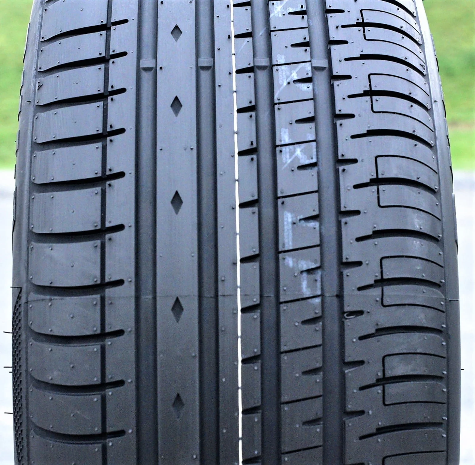 A pair of 2(2) 225/40R20 101W XL AS A/S performance tires - Image 9