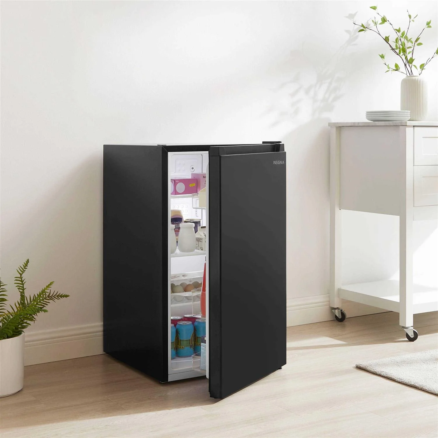 Insignia Mini Fridge 4.4 Cu. Ft. Black - NS-CF44BK3 - Image 4