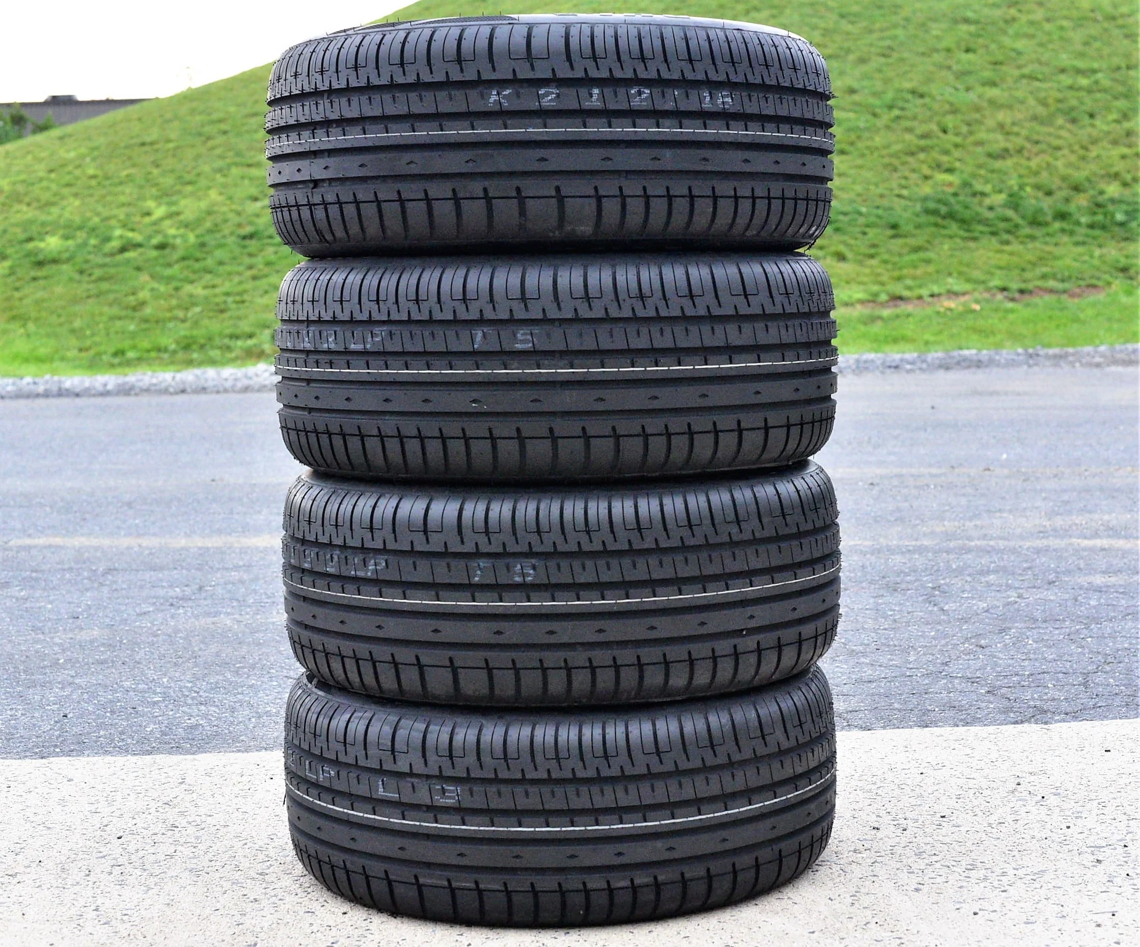 A pair of 2(2) 225/40R20 101W XL AS A/S performance tires - Image 12