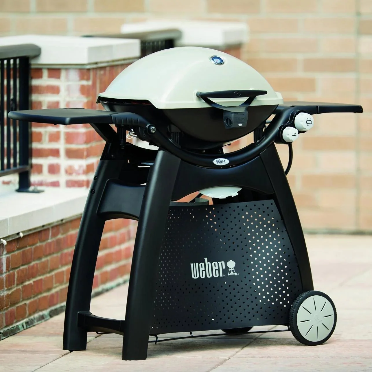 Weber Q 3200 Propane Gas Grill - Titanium - 57060001 - Image 2
