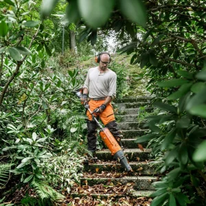 Husqvarna Straight Shaft Gas String Trimmer, 28-cc 2-Cycle, 20-in - 330LK 970545001